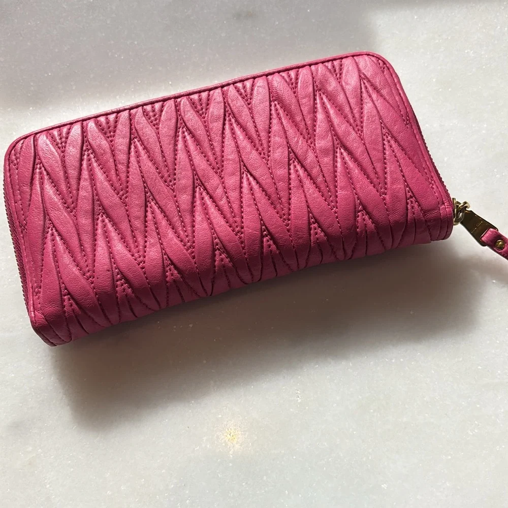 MIU MIU Zippy Wallet